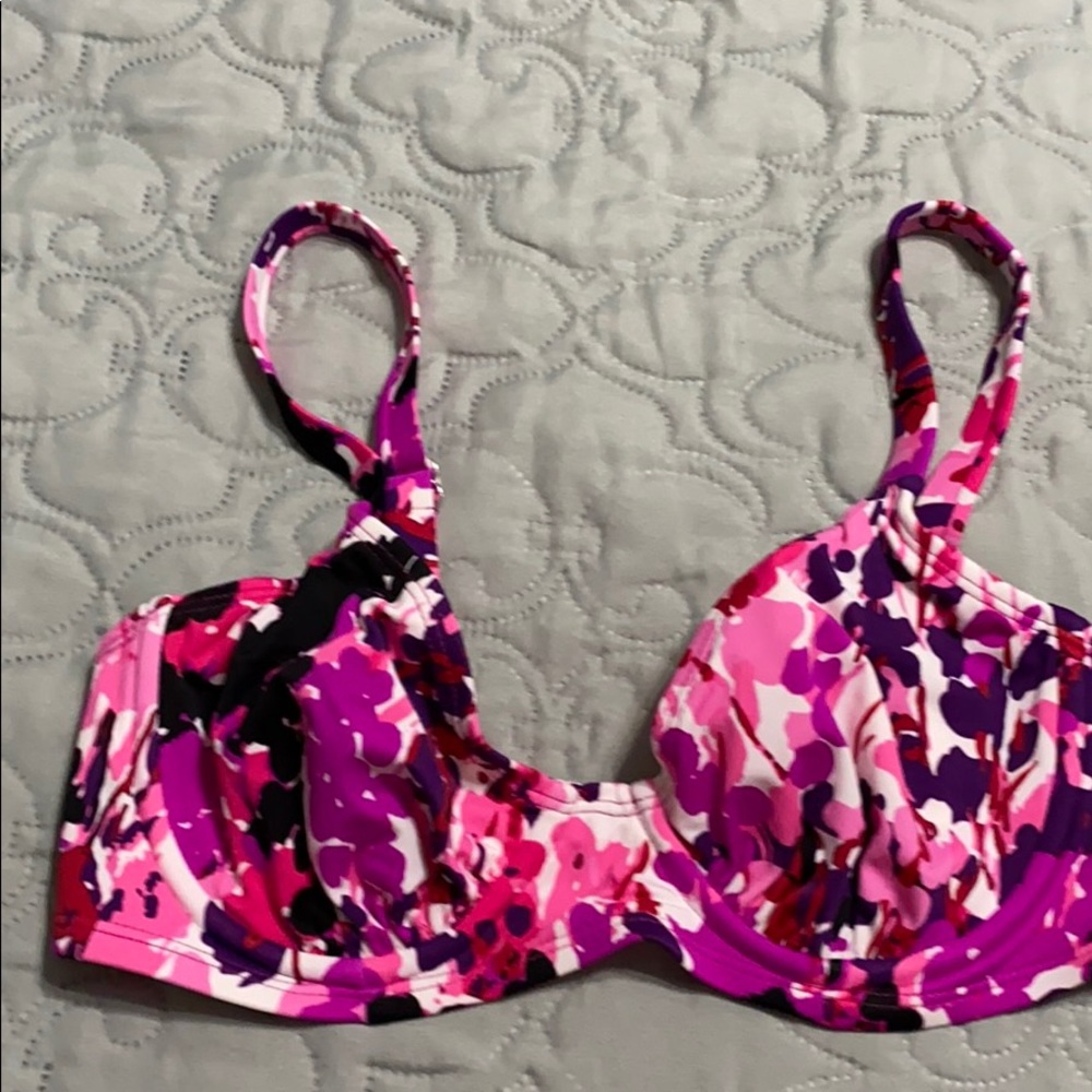 Bikini Top. Medium. New w/out tags.